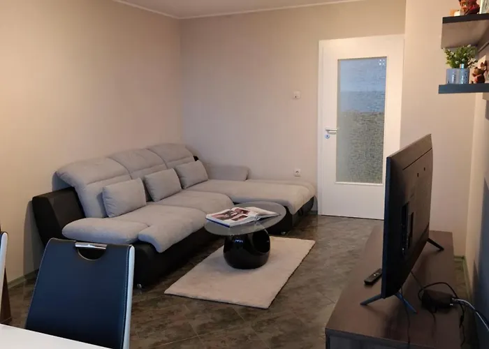 Petar Gembeshev * וארנה